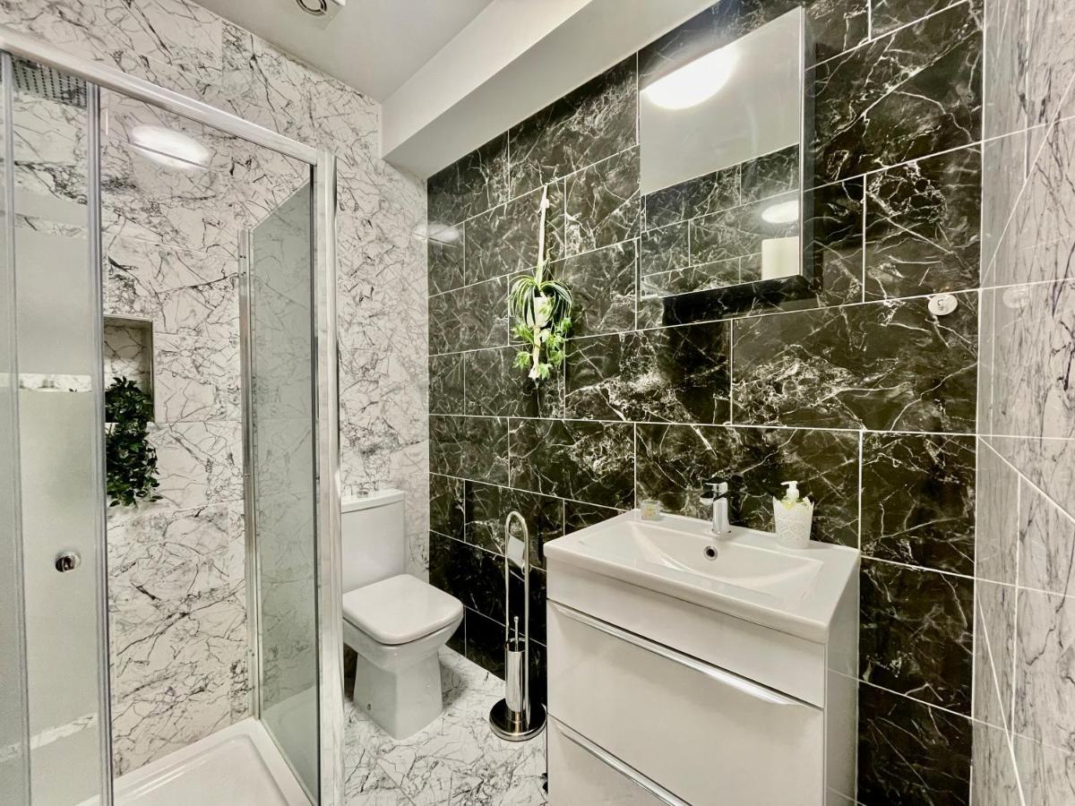 City Centre Gem In Southend Near The Beach, Station And Parking Apartment Bagian luar foto