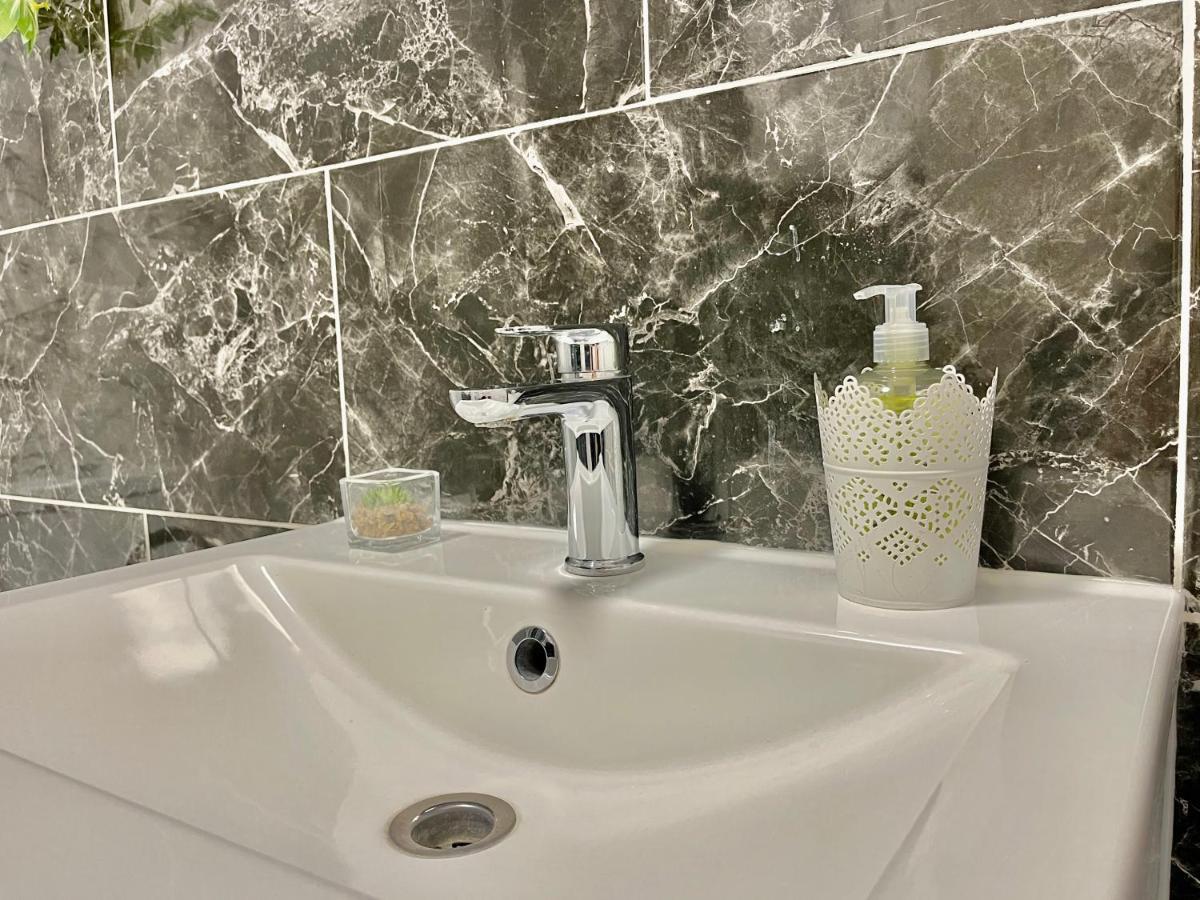 City Centre Gem In Southend Near The Beach, Station And Parking Apartment Bagian luar foto